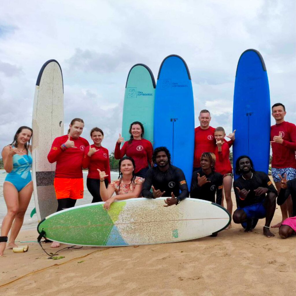 групповые занятия по серфингу на Шри-ланке Io surf русская школа серфинга