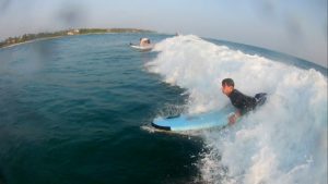 Спот Мидигама райт (Midigama right), русская школа серфинга IO SURF, уроки серфинга для начинающих и продолжающих в Мидигаме с русскоговорящим инструктором