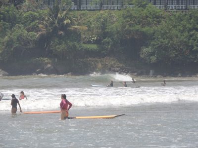Уроки для начинающих на Шри-Ланке Девата, Русская школа серфига IO Surf